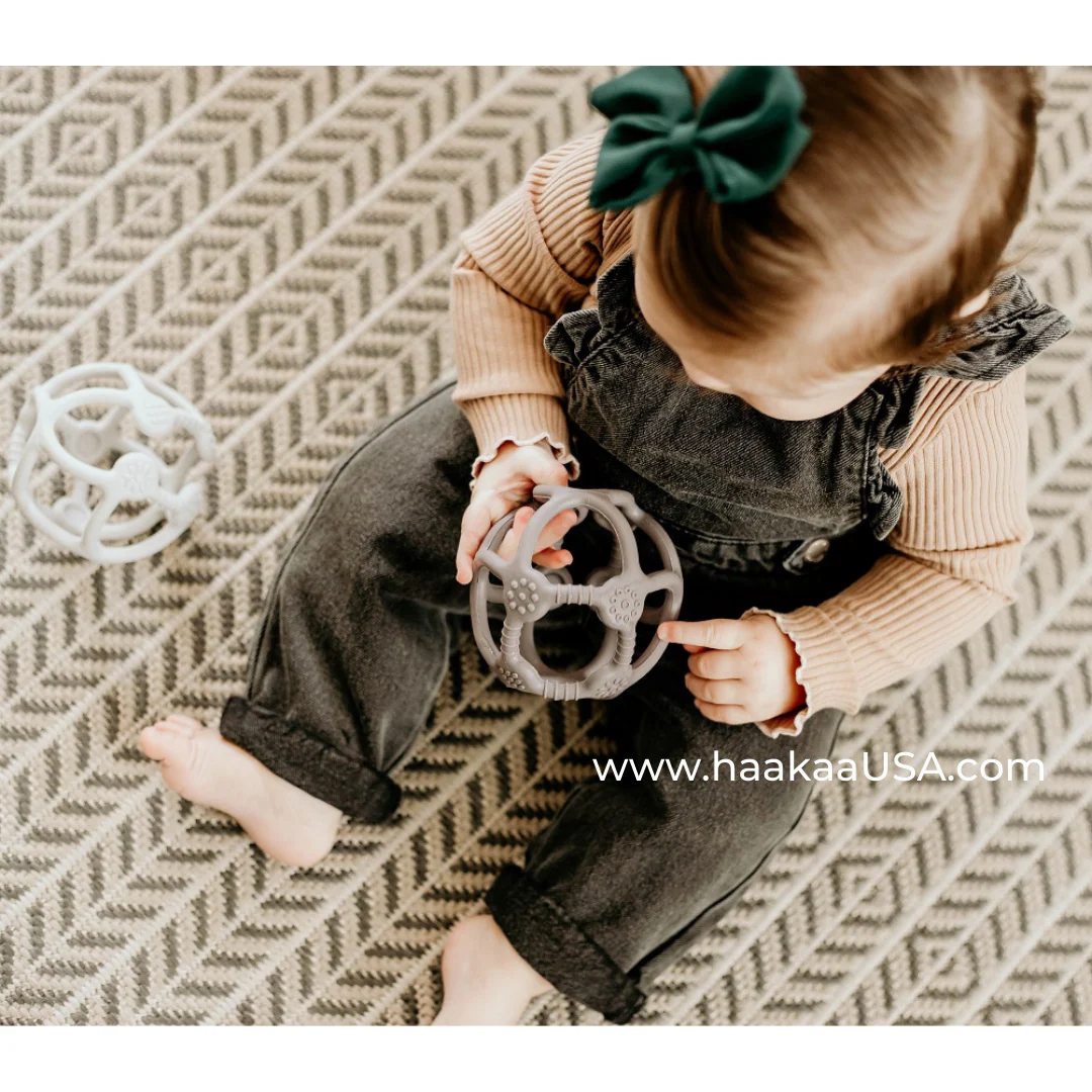 Haakaa Silicone Teething Ball 1 PK - Image 4